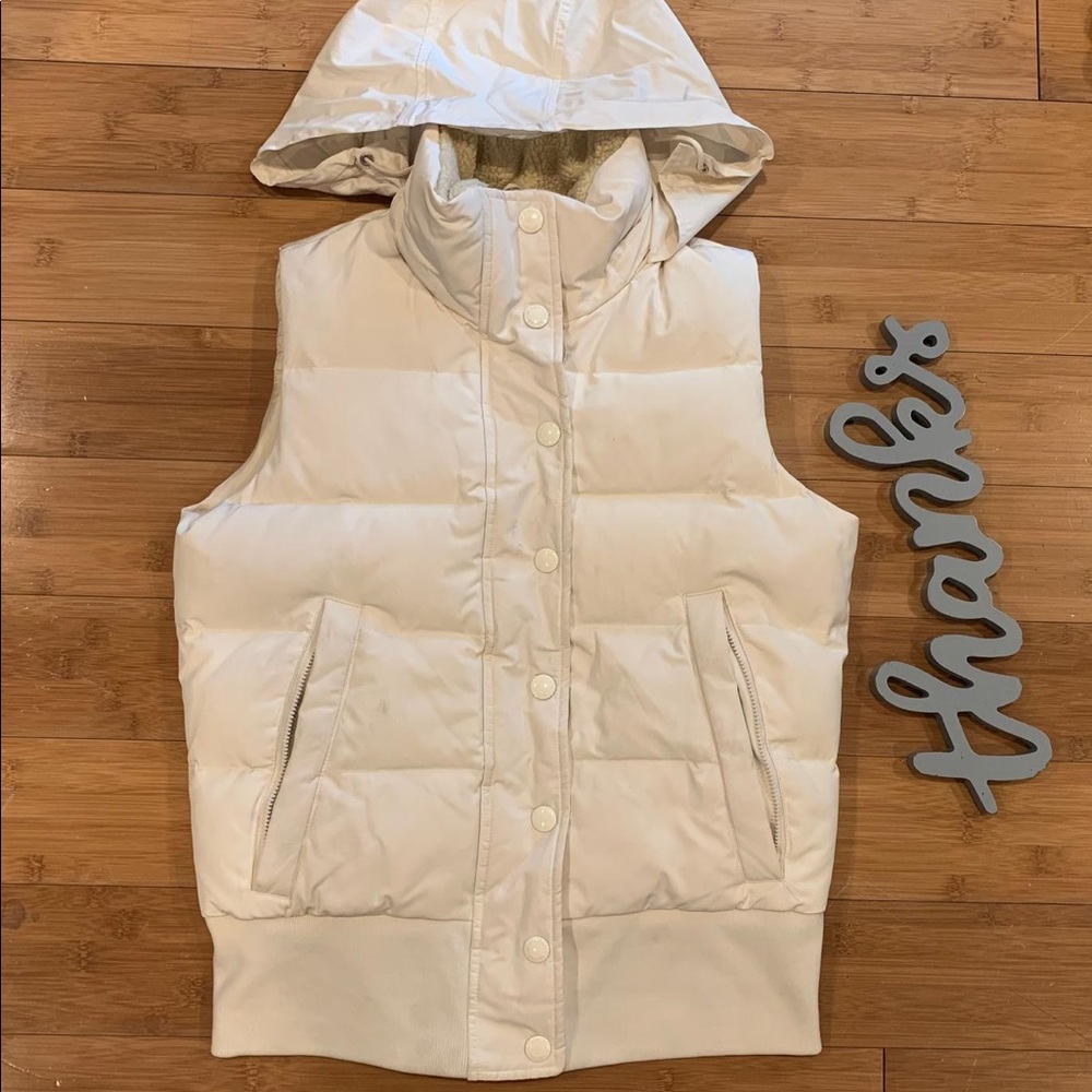 Banana Republic Puffer Vest